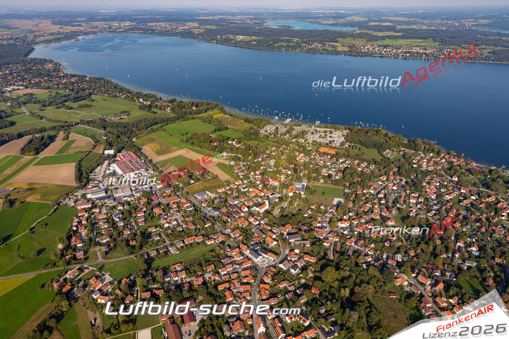 Aktuelles Luftbild von  Utting am Ammersee - Die Luftaufnahme wurde 2020 mittels UL-Flugzeug erstellt ( keine Drohne ) - hochauflösende Kamera-Systeme von  Canon -Beste Qualität - Für grossformatige Ausdrucke geeignet. Die Geschenkidee !