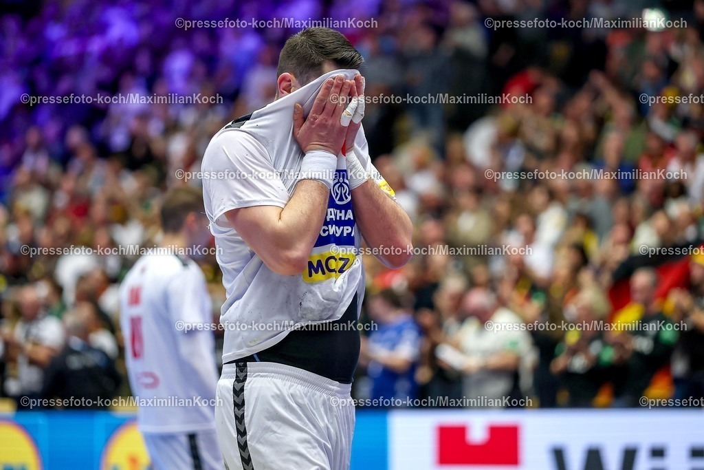 EHF19012601156 | 19.01.2026, Handball, Men's EHF EURO 2026, Österreich - Serbien, Jyske Bank Boxen in Herning, Dänemark, Preliminary Round:  Mijajlo Marsenic (Serbien #93)  enttäuscht Enttäuschung nach der Niederlage gegen Österreich