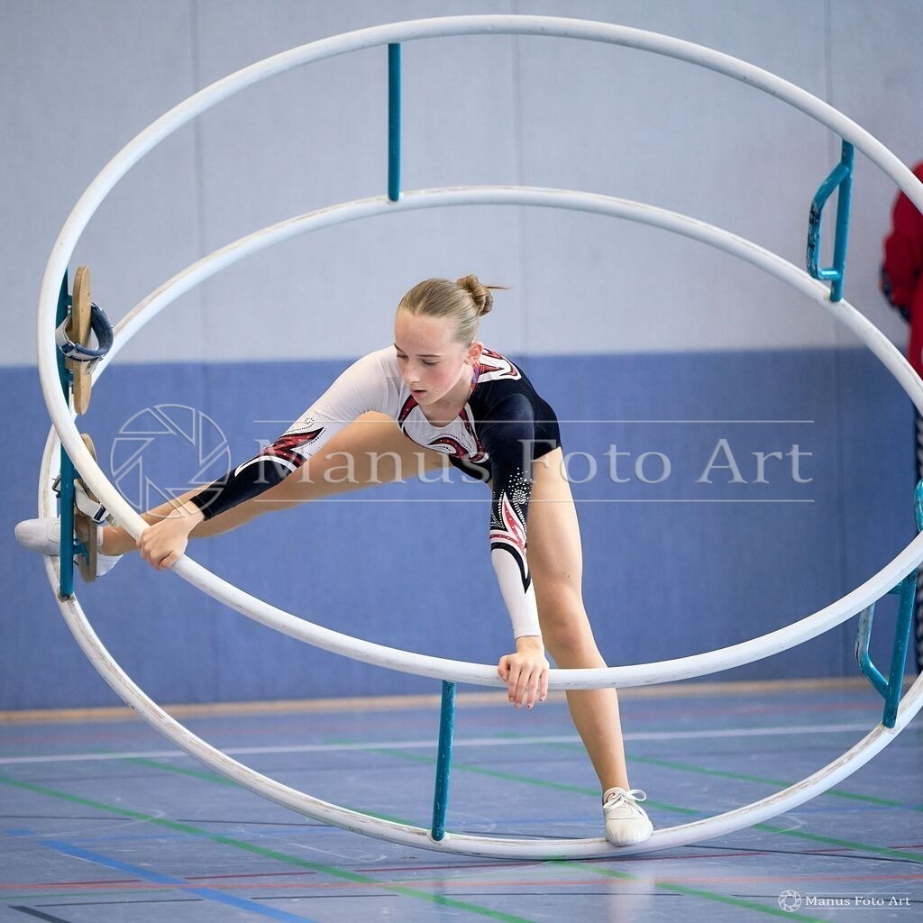 2024-06-20-1-A-DSC01346 | Professionelle Sportfotografie in Hamburg, Schleswig-Holstein und Niedersachsen – spezialisiert auf Rhönrad, Geräteturnen, Leistungsturnen und rhythmische Sportgymnastik. Bundesweite Begleitung von Rhönrad-Events. Jetzt Sport-Fotos - Realisiert mit Pictrs.com