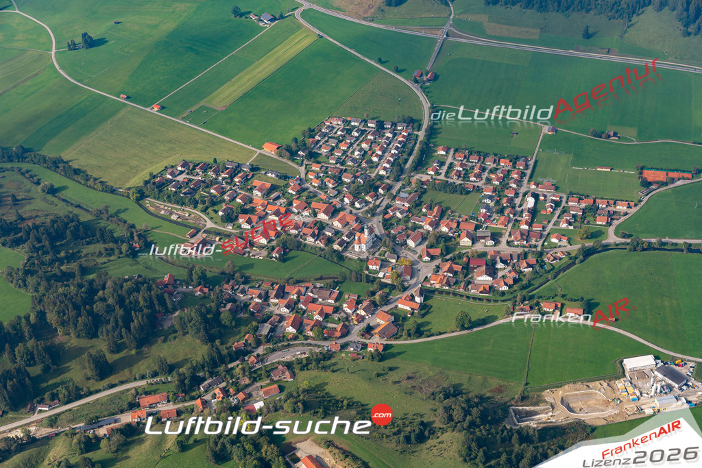 Die Luftbildaufnahme Bertoldshofen -  wurde 2020 mittels Flugzeug (keine Drohne) erstellt. Perfekte Schärfe und Druck- Ergebnisse- Garantiert!