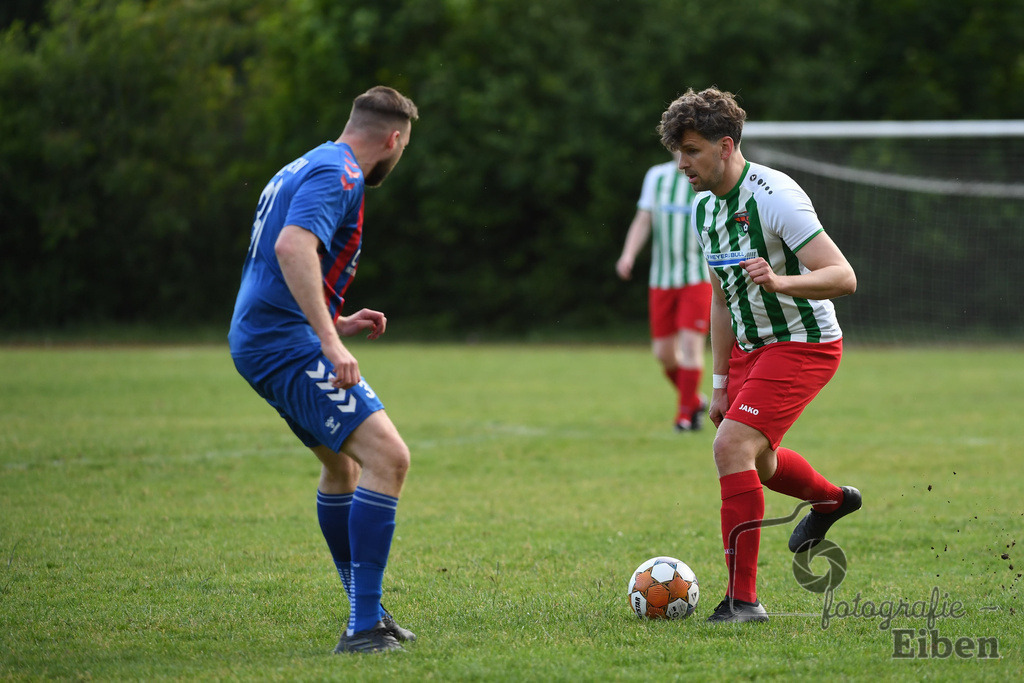 TuS Ofen-SG FriPe | Herren 1. Kreisklasse Süd, Jade-Weser-Hunte; TuS Ofen (blau)-SG FriPe (weiß) am 28.05.2025; in Ofen (), Photo: Philip Eiben 2025 - Realisiert mit Pictrs.com