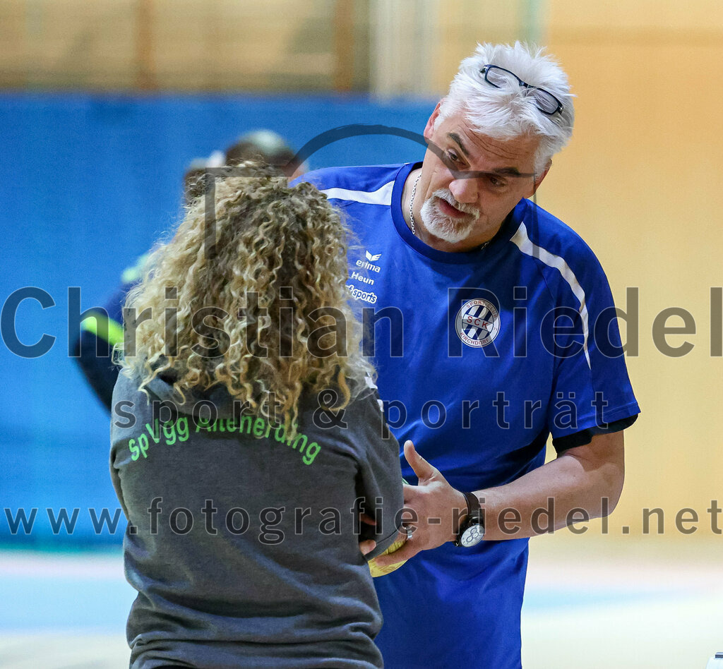 2022-11-12_010_SpVgg_Altenerding_II_gegen_SC_Kirchdorf | Erding, Deutschland, 12.11.2022:
Handball, Bezirksliga Frauen Altbayern 2022 / 2023, 5. Spieltag, SpVgg Altenerding II gegen SC Kirchdorf, Endergebnis: 24:19

Trainerin Nicole Steinbrecher (SpVgg Altenerding), Trainer Peter Heun (SC Kirchdorf)

Foto: Christian Riedel / fotografie-riedel.net