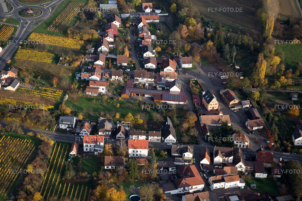 Ortsansicht | Luftbild: Ortsansicht im Ortsteil Ingenheim in Billigheim-Ingenheim im Bundesland Rheinland-Pfalz in Deutschland. Foto: IMG_085184.jpg vom 08.11.2015 durch Werner Riehm/FLY-FOTO.de - Realisiert mit Pictrs.com