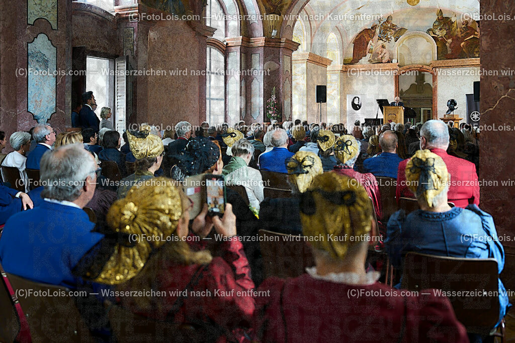 ALP0158_XXXIX_Chopin-Festival_Eroeffnung_Goldhaubengruppe Lackenhof | (C)FotoLois.com, Alois Spandl, XXXIX. internationales CHOPIN-Festival in der Kartause Gaming, Eröffnung des Festivals mit Einmarsch der Goldhaubengruppe Lackenhof mit der Musikkapelle Gaming sowie den Ehrengästen und Eröffnungsansprachen in der Barockbibliothek, Fr 4. August 2023.