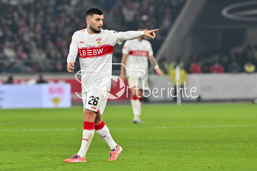 VfB Stuttgart - SG Eintracht Frankfurt | STUTTGART, GERMANY - 13. JANUARY: im Bild Deniz UNDAV (VfB Stuttgart 26) zeigt die Richtung an / Einzelfoto / Freisteller während dem Bundesligamatch zwischen dem VfB Stuttgart und der SG Eintracht Frankfurt am 17. Spieltag in der MHP-Arena / DFL REGULATIONS PROHIBIT ANY USE OF PHOTOGRAPHS AS IMAGE SEQUENCES AND/OR QUASI-VIDEO