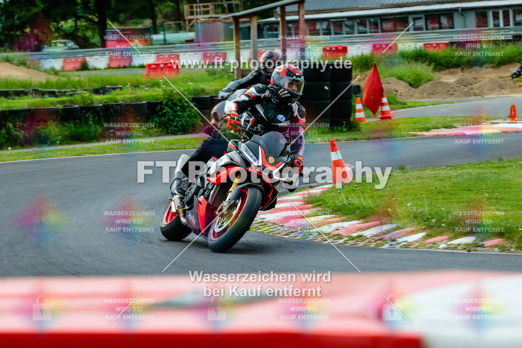 MotoTeamVBK-20079 | Hier findet Ihr Bilder von Touristenfahrten auf der Nürburgring Nordschleife oder von anderen Veranstaltungen die ich besucht habe. Viel Spass beim Durch Schauen 