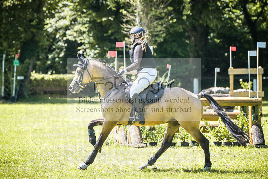DOS_5266 | Entdecke hochwertige Reitturnierfotos von Foto Oger. Professionell, emotional und authentisch – jetzt Lieblingsmomente im Shop bestellen.Deutschlandweite Turnierfotografie. - Realisiert mit Pictrs.com