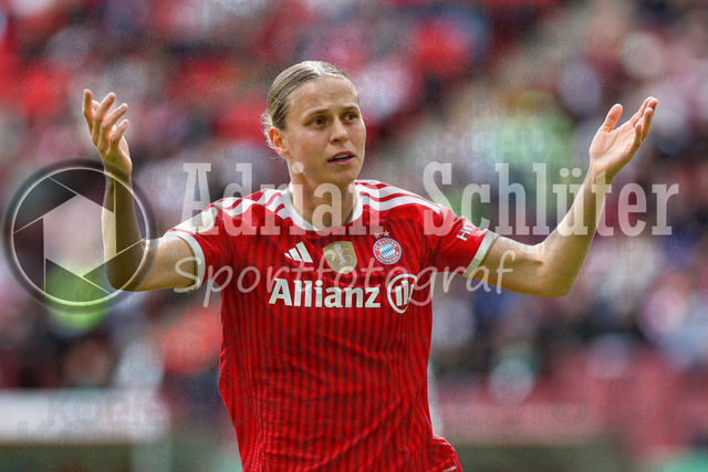 14.05.2026, GER, Fussball, Frauen, DFB-Pokal, Finale, Saison 2025/2026, VfL Wolfsburg - FC Bayern München | Klara Bühl (Bayern) gestikuliert, Gestik und Mimik