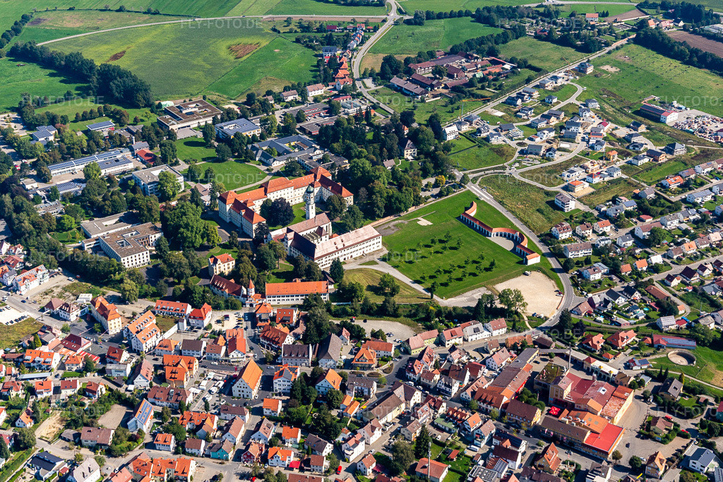 Luftbild: Kloster Schussenried. Sankt Magnus im Ortsteil Roppertsweiler in Bad Schussenried im Bundesland Baden-Württemberg in Deutschland. Foto: IMG_129173.jpg vom 04.09.2021 durch Werner Riehm/FLY-FOTO.de