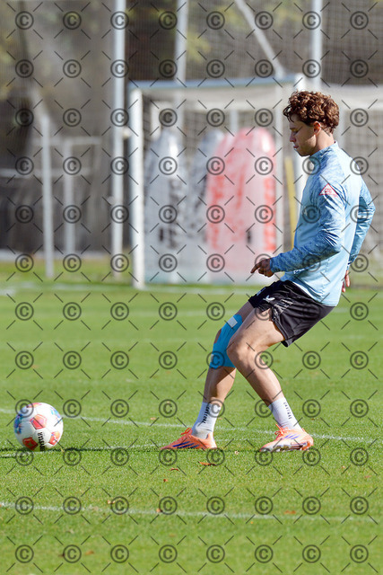 RGE_6449c | Hertha BSC, 2.Bundesliga, Herren, Saison 2025/26, Training, Montag 13.10. 2025, Linus Gechter (Hertha BSC),  Fotograf:  Ralf Gebhardt - Realisiert mit Pictrs.com