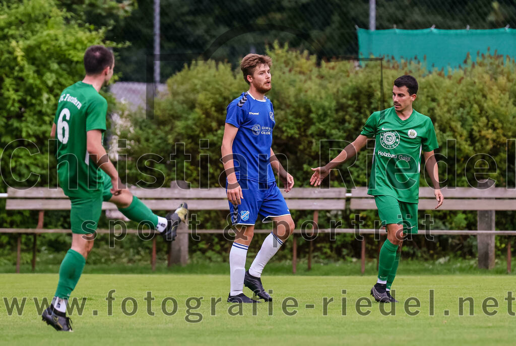 2023-08-04_101_FC_Forstern_gegen_FC_Langengeisling_II | Forstern, Deutschland, 04.08.2023:
Fußball, Kreisklasse 2023 / 2024, 1. Spieltag, FC Forstern gegen FC Langengeisling II, Endergebnis: 2:1

Tobias Keserü (FC Forstern, #6), Philipp Attensberger (FC Langengeisling, #6), Dominic Fumelli (FC Forstern, #13)

Foto: Christian Riedel / fotografie-riedel.net