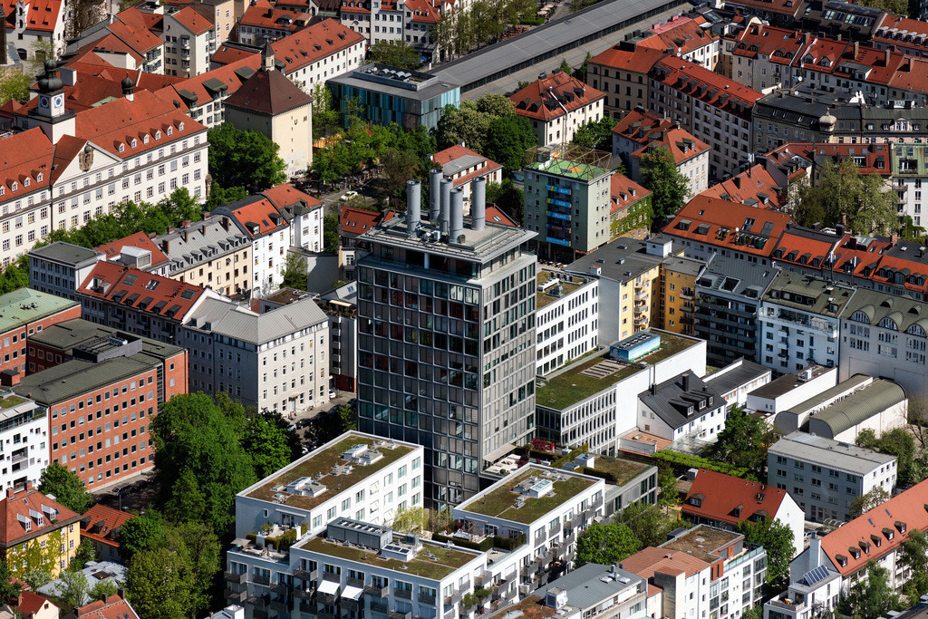 dr__0063940.jpg | MüNCHEN 29.04.2025 Hochhaus- Gebäude im Wohngebiet " The Seven " im ehemaligenHeizkraftwerk Müllerstraße im Glockenbachviertel - Gärtnerplatzviertel in München im Bundesland Bayern, Deutschland. Weiterführende Informationen bei: Händel Junghans Architekten GmbH,  KLAPPAN GmbH,  LSA Architekten GmbH,  LeitWerk AG,  Ranner Projektmanagement GmbH,  designfunktion Holding GmbH,  leonwohlhage Gesellschaft von Architekten mbH. // High-rise building in the residential area " The Seven " on Gaertnerplatzviertel in Munich in the state Bavaria, Germany. Further information at: Haendel Junghans Architekten GmbH,  KLAPPAN GmbH,  LSA Architekten GmbH,  LeitWerk AG,  Ranner Projektmanagement GmbH,  designfunktion Holding GmbH,  leonwohlhage Gesellschaft von Architekten mbH. Foto: Daniel Reiter