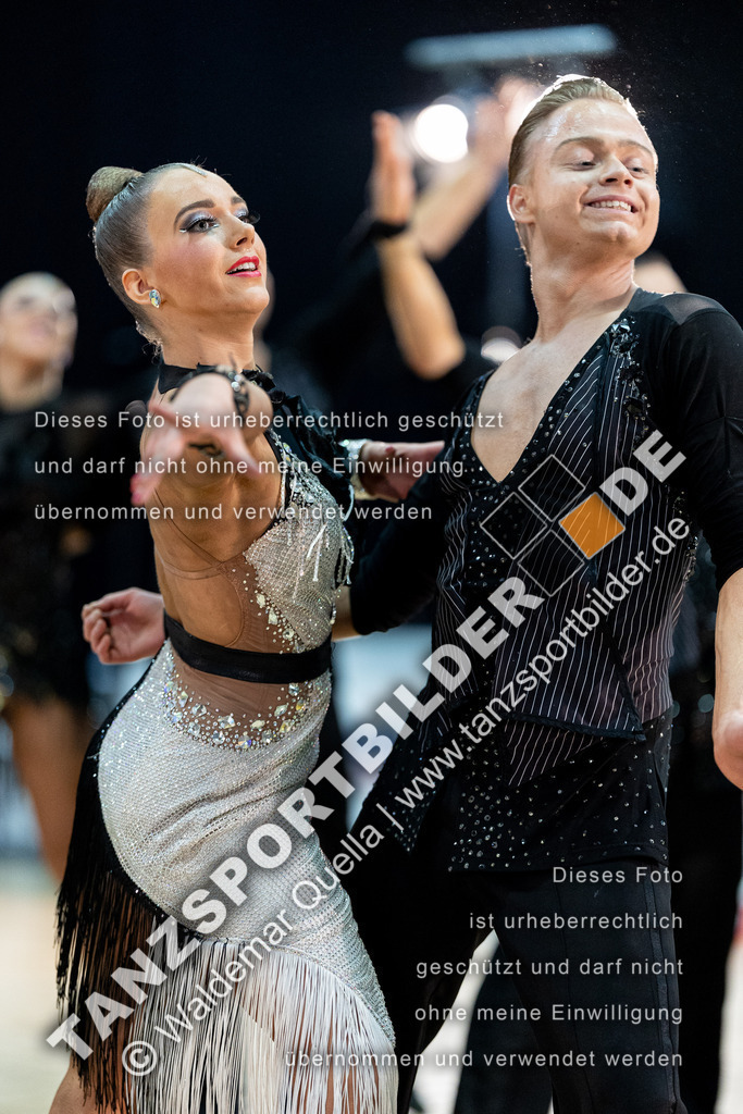 20240120-00437 | Hier finden Sie Tanz Bilder vom Latein und Standard Formationen tanzen. Sportbilder vom Tanzsport. Schöne Fotos und von Weltmeisterschaft, Europameisterschaft, Bundesliga, Regionalliga, Oberliga und Landesliga sowie von GOC Stuttgart, DanceComp, WM Bremen
