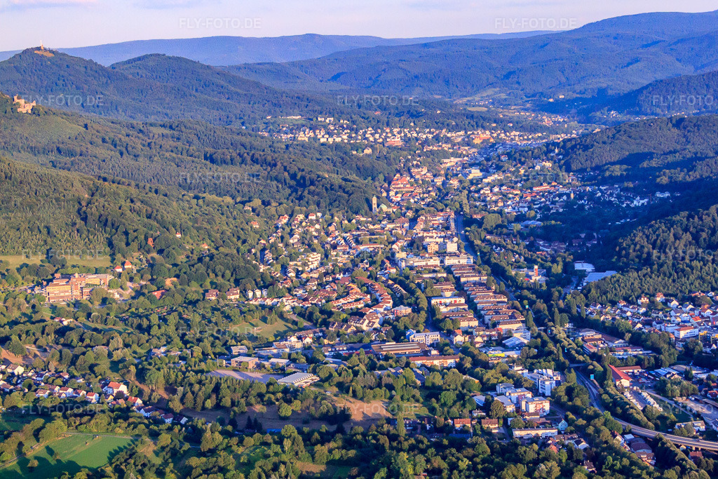 Luftbild: Ortsteil Ooswinkel aus Nordwesten im Ortsteil Oos in Baden-Baden im Bundesland Baden-Württemberg in Deutschland. Foto: IMG_59550.jpg vom 16.08.2013 durch Werner Riehm/FLY-FOTO.deAuflösung des Originals: 4492 x 2995 px