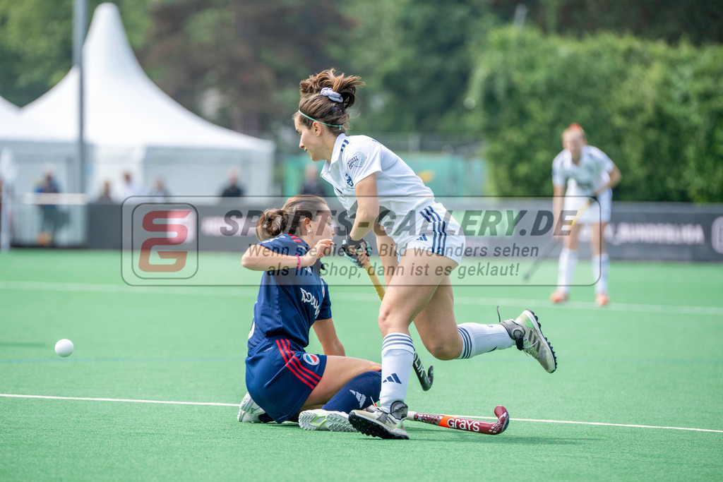 Final4_20240519-1226-0013 | Bonn, Deutschland, 19.05.2024: Lucia Jimenez Vicenter (Mannheimer HC) in Aktion waehrend des Spiels der Deutsche Feldhockey-Meisterschaften 2024 zwischen Final 4 Damen Finale Düsseldorfer HC - Mannheimer HC im Bonner THV am 19.05.2024 in Bonn, Deutschland. (Foto von Stephan Fehrmann)

Bonn, Germany, 19.05.2024: Lucia Jimenez Vicenter (Mannheimer HC) in action during the game of Deutsche Feldhockey-Meisterschaften 2024 between Final 4 Damen Finale Düsseldorfer HC - Mannheimer HC in Bonner THV at 19.05.2024 in Bonn, Deutschland. (Foto from Stephan Fehrmann)