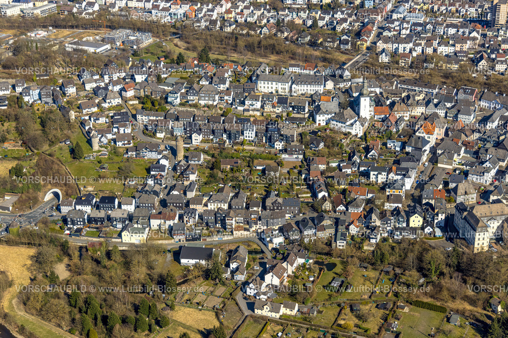 Arnsberg250305428 | Luftbild, Wohngebiet Altstadt mit Glockenturm der Stadtkapelle St. Georg, Limps Turm, Arnsberg, Sauerland, Nordrhein-Westfalen, Deutschland