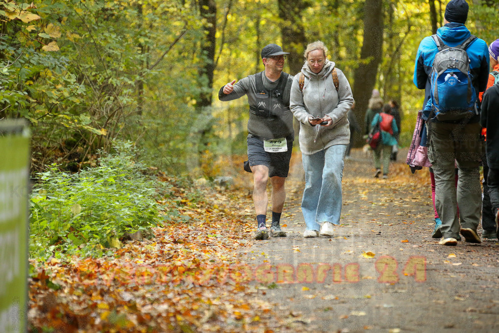 251026_1437_EX1_4177 | Sportfotografie im Rhein-Sieg Kreis, Köln, Bonn, NRW, Rheinland Pfalz, Hessen, etc. Unser Tätigkeitsfeld umfasst den Laufsport vom Volkslauf über den Marathon, Duathlon, Triathon bis zum Ultralauf wie Kölnpfad Ultra oder Schindertrail.