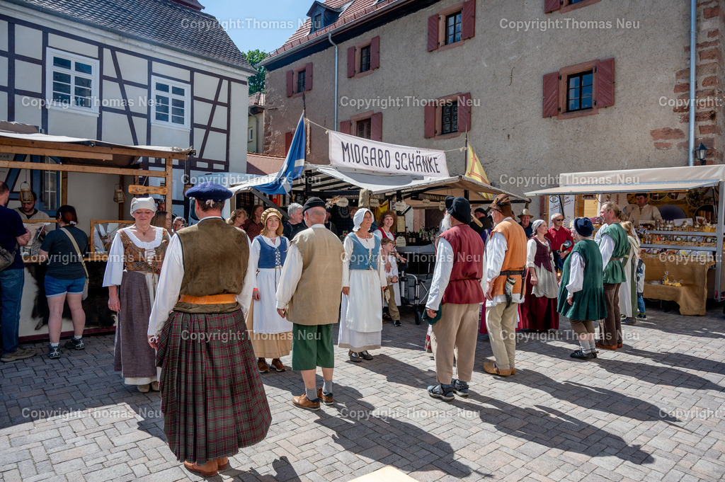 Lindenfels-Mittelaltermarkt-fotografie-thomas-neu-2 | bli, Lindenfels, Mittelaltermarkt in der Burgstraße, Kurpark , Rathaushof und Burg, hier der historische Tanzkreis Bensheim im Rathaushof,  ,Bild: THomas Neu