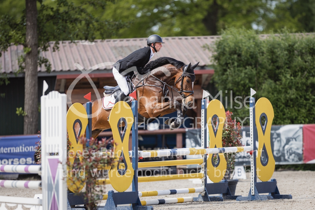 230516_Mühlen_03SprPf-A-305 | Deine schönsten Turniermomente als professionelle Fotos! Entdecke hochwertige Pferdesport-Fotografie im Online-Shop. Jetzt Fotos finden & bestellen!
