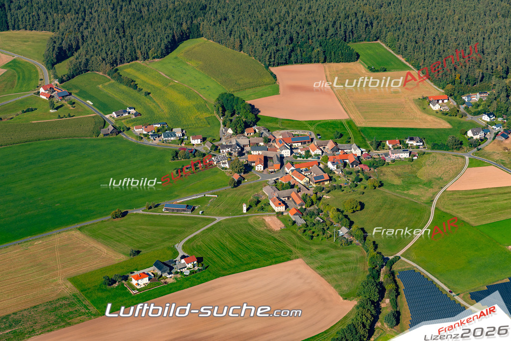 Aktuelles Luftbild von Riggau Pressath Kauf mit Lizenz / Bildrechten möglich- Die Luftaufnahme wurde 2021 mittels UL-Flugzeug erstellt ( keine Drohne ) - hochauflösende Kamera-Systeme von  Canon -Beste Qualität - Für grossformatige Ausdrucke geeignet. Die Geschenkidee !