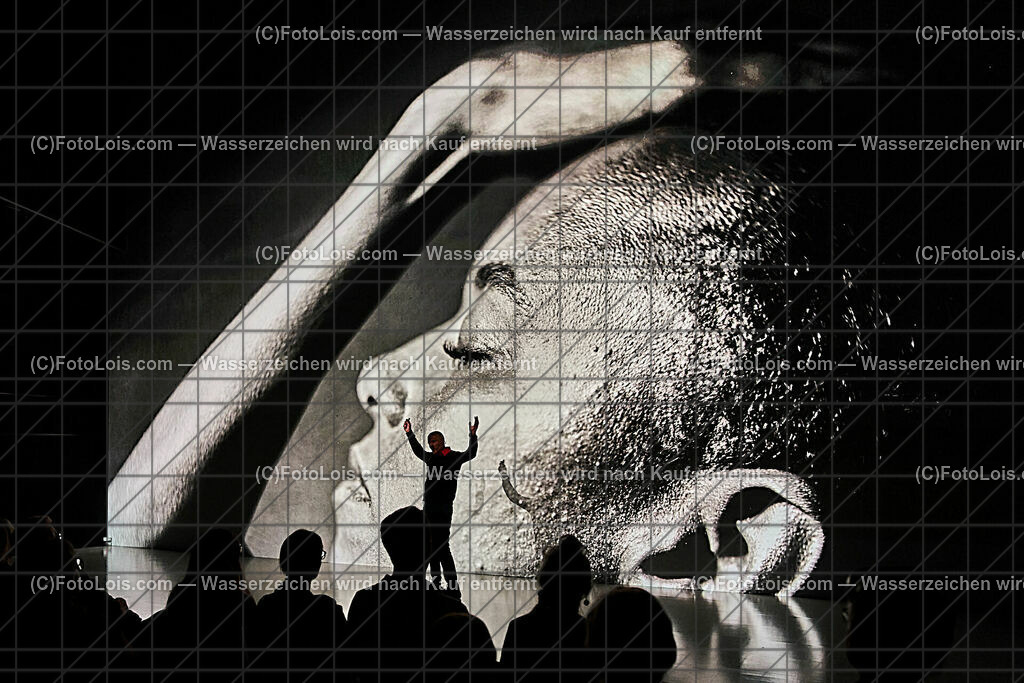 ALP9006_Linz_ARS-Elektr_MH_Nassplattenfotografie_Phoebe | (C)FotoLois.com, Alois Spandl, Linz an der Donau - ARS Elektronica Center, Multimediashow über Nassplattenfotografie von Markus Hofstätter, Fr 13. Oktober 2023.