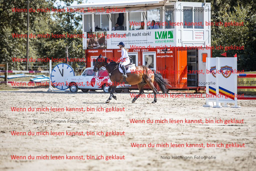 BK1A6940 | Turnierbilder Turnierfotos Nina Hüffmann Turnierfotografie Pferdefotografie Tierzeichnung Haustierzeichnung Pferdezeichnung Hundezeichnung Videograf  - Realisiert mit Pictrs.com