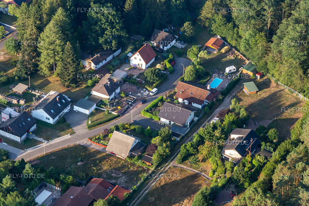 Felsenweg | Luftbild: Felsenweg in Ludwigswinkel im Bundesland Rheinland-Pfalz in Deutschland. Foto: IMG_121991.jpg vom 08.08.2020 durch ©2025 Werner Riehm fly-foto.de/copyright - Realisiert mit Pictrs.com