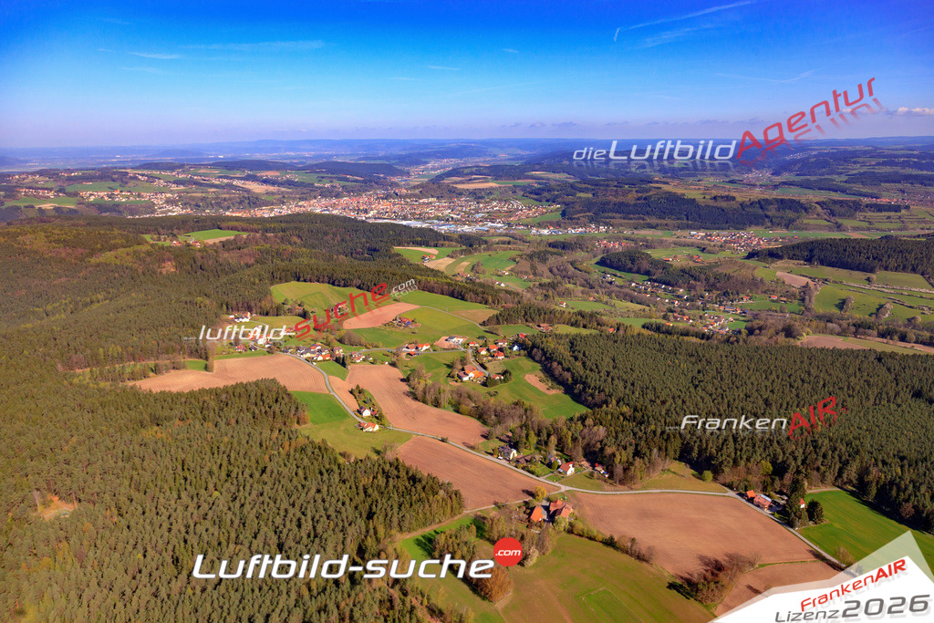 Die Luftaufnahme Wuestbuch - Kronach wurde 2017 mittels Flugzeug (keine Drohne) erstellt. Perfekte Schärfe und Druck- Auflösung- Garantiert!