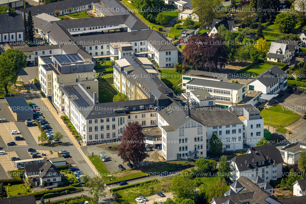Olsberg240503205 | Luftbild, Elisabeth Klinik, Eduardus-Krankenhaus gGmbH, St. Martinus-Grundschule, Bigge, Olsberg, Sauerland, Nordrhein-Westfalen, Deutschland