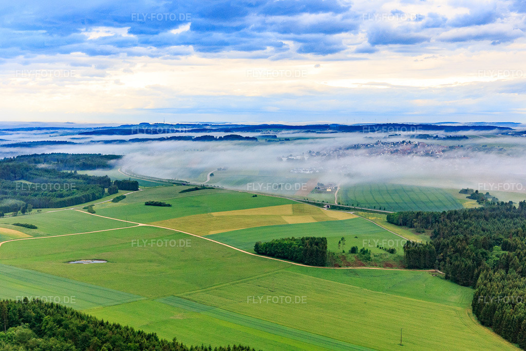Luftbild: Ortsansicht von Südosten unter Nebel in Neuhausen ob Eck im Bundesland Baden-Württemberg in Deutschland. Foto: IMG_115045.jpg vom 10.06.2019 durch Werner Riehm/FLY-FOTO.de