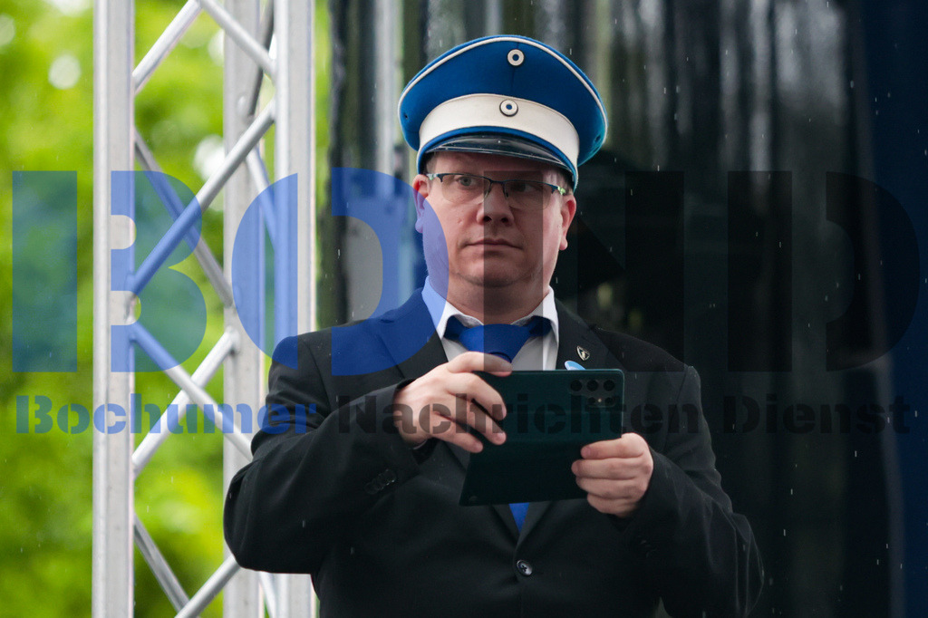 JEM_ZAPMAI20250424-6 | bond - Realisiert mit Pictrs.com