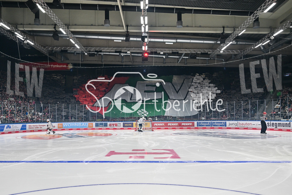 Augsburger Panther - Adler Mannheim | Die Fans der Augsburger Panther haben zu Spielbeginn eine Choreo vorbereitet / DEL: Augsburger Panther - Adler Mannheim; Curt Frenzel Stadion am 14.09.2025