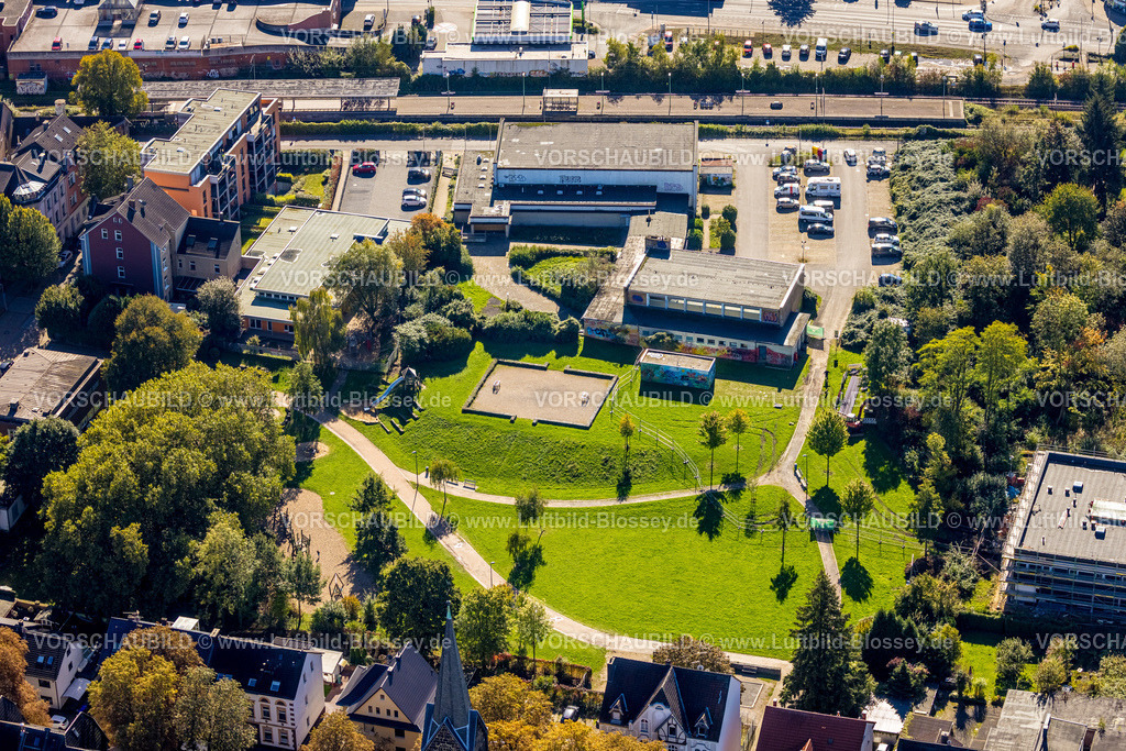 Witten241000360 | Luftbild, Park der Generationen mit Hallenbad, oben der Bahnhof Annen-Nord, Annen, Witten, Ruhrgebiet, Nordrhein-Westfalen, Deutschland