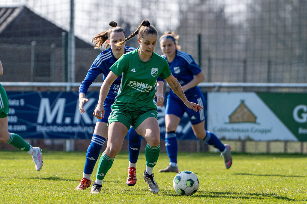 Fußball I Frauen I Saison 2025-2026 I Oberliga Niedersachsen I 17. Spieltag I TuS Lutten - BW Hollage I 12861 | jns.sportfotos - Realisiert mit Pictrs.com