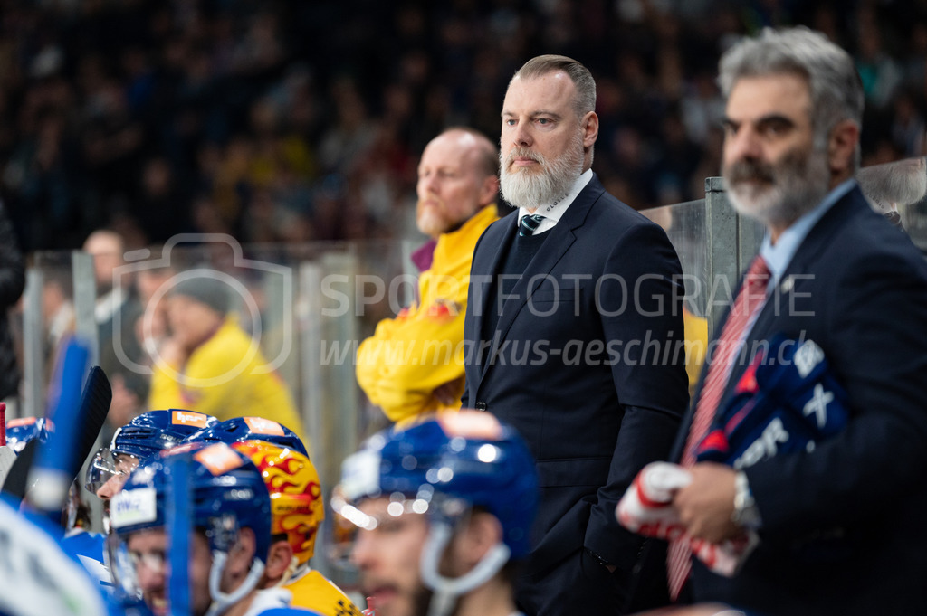 Swiss National League: Semifinals Game 4: ZSC Lions - Fribourg-Gotteron | 14.04.2022, Zürich, Hallenstadion, Swiss National League: Semifinals Game 4: ZSC Lions - Fribourg-Gotteron, Trainer Rikard Grönborg (ZSC). - Realisiert mit Pictrs.com
