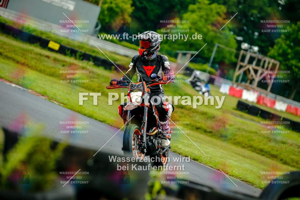 VBK-4082 | Hier findet Ihr Bilder von Touristenfahrten auf der Nürburgring Nordschleife oder von anderen Veranstaltungen die ich besucht habe. Viel Spass beim Durch Schauen 