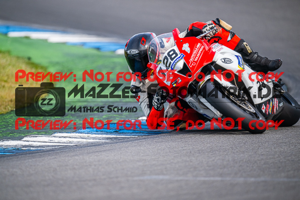 MaZZes_FotoMatrix_230410_4749 | WEISS