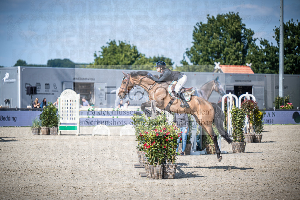 DOS_3177 | Entdecke hochwertige Reitturnierfotos von Foto Oger. Professionell, emotional und authentisch – jetzt Lieblingsmomente im Shop bestellen.Deutschlandweite Turnierfotografie. - Realisiert mit Pictrs.com