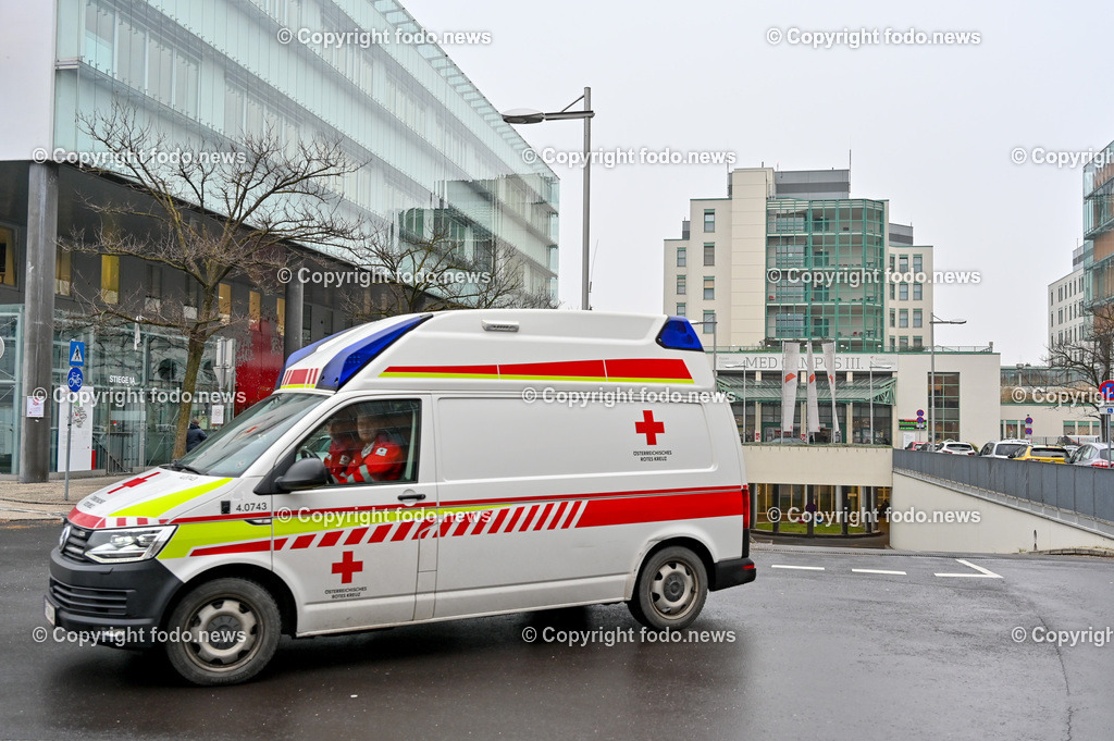 Med Campus III_ Kepler Universitaetsklinikum Linz_ 04.01.2023-15 | 04.01.2021, Linz, AUT, Med Campus III, im Bild Kepler Universitaetsklinikum Linz, Medcampus III, Rettungsfahrzeug