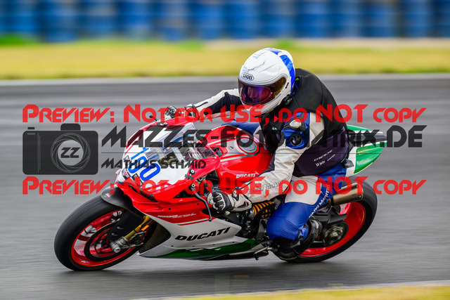 MaZZes_FotoMatrix_240724_6007705_9873 | BLAU