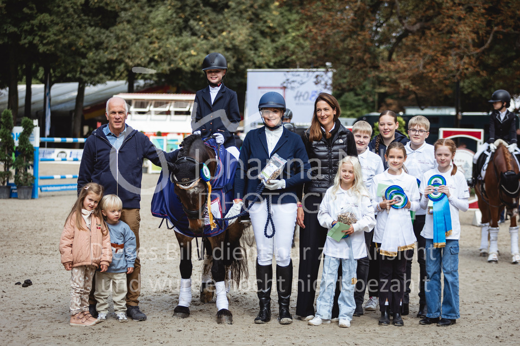 240915_OWLCh_FuehrzuegelWB-656 | Deine schönsten Turniermomente als professionelle Fotos! Entdecke hochwertige Pferdesport-Fotografie im Online-Shop. Jetzt Fotos finden & bestellen!