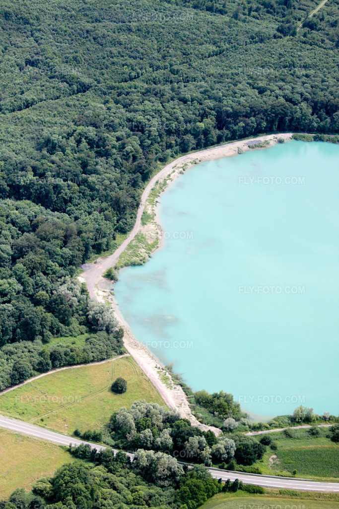 Aerial view: View of the town in Soufflenheim in the state Bas-Rhin, France. – Photo: IMG_19098.jpg taken on 06/20/2009 by Werner Riehm/FLY-FOTO.com – Resolution of the original: 3168 x 4752 px