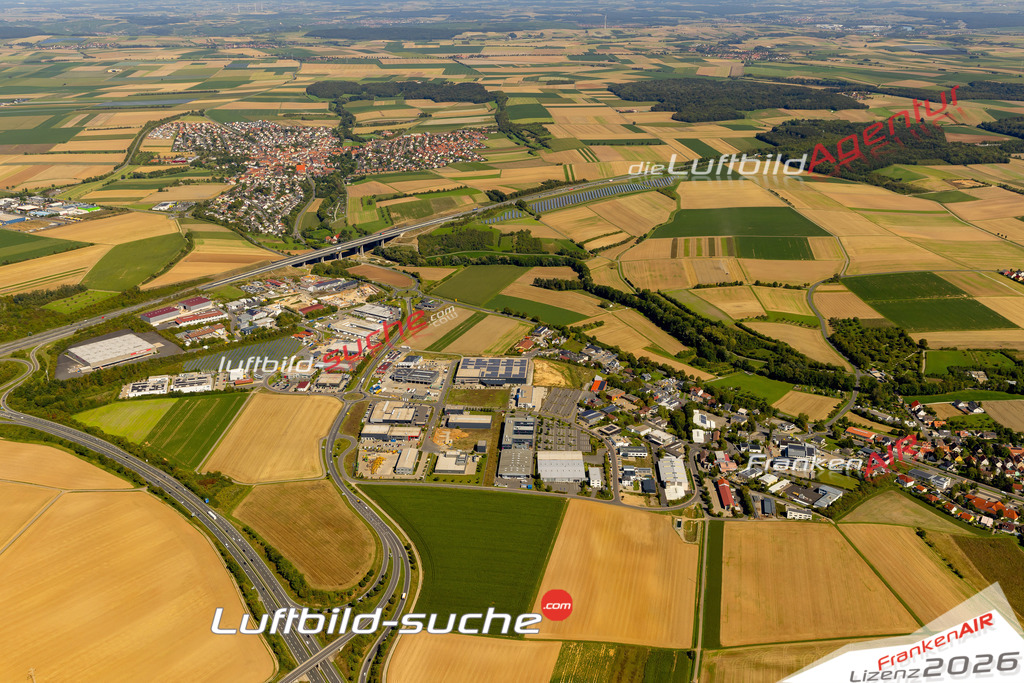 Das Luftbild zeigt : Gewerbegebiet Estenfeld - Die Luftaufnahme wurde 2023 vom UL-Flugzeug aus erstellt ( keine Drohne ) - Hochauflösende Luftaufnahme - Für grossformatige Ausdrucke geeignet. Die Geschenkidee !Mit Lizenz und Bildrechte bestellbar