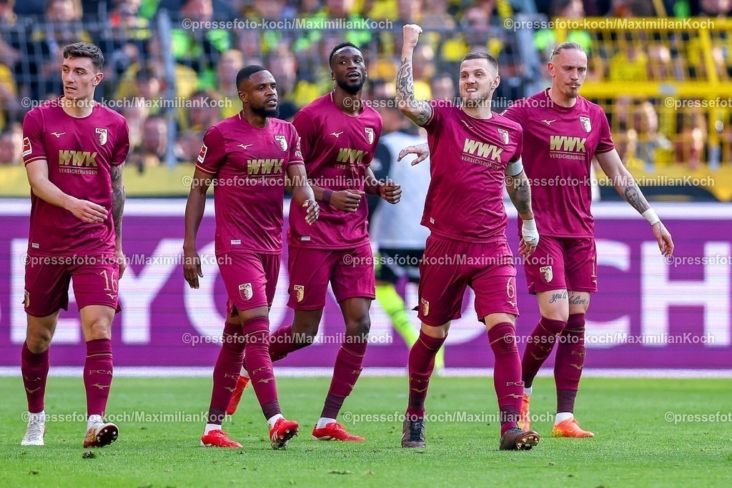 BVB08032501057 | 08.03.2025, Fußball, Borussia Dortmund - FC Augsburg, 1. Fußball Bundesliga, 25. Spieltag, Signal Iduna Park, Saison 2024 2025: Jeffrey Gouweleeuw (FC Augsburg #6) trifft zum 1:0 und steht jubelnd auf dem SpielfeldDFB regulations prohibit any use of photographs as image sequences and or quasi-video.