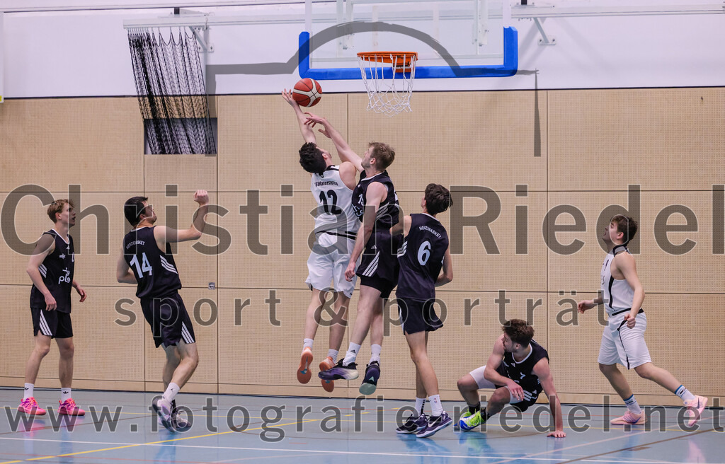 2026-01-31_083_TSV_Vaterstetten_gegen_TS_Herzogenaurach | Vaterstetten, Deutschland, 31.01.2026:Basketball, 2. Regionalliga Süd 2025 / 2026, 14. Spieltag, TSV Vaterstetten gegen TS Herzogenaurach, Endergebnis: 71:70Maximilian Metzger (TSV Vaterstetten, #12), K. Rucker (TSV Vaterstetten, #9)Foto: Christian Riedel / fotografie-riedel.net