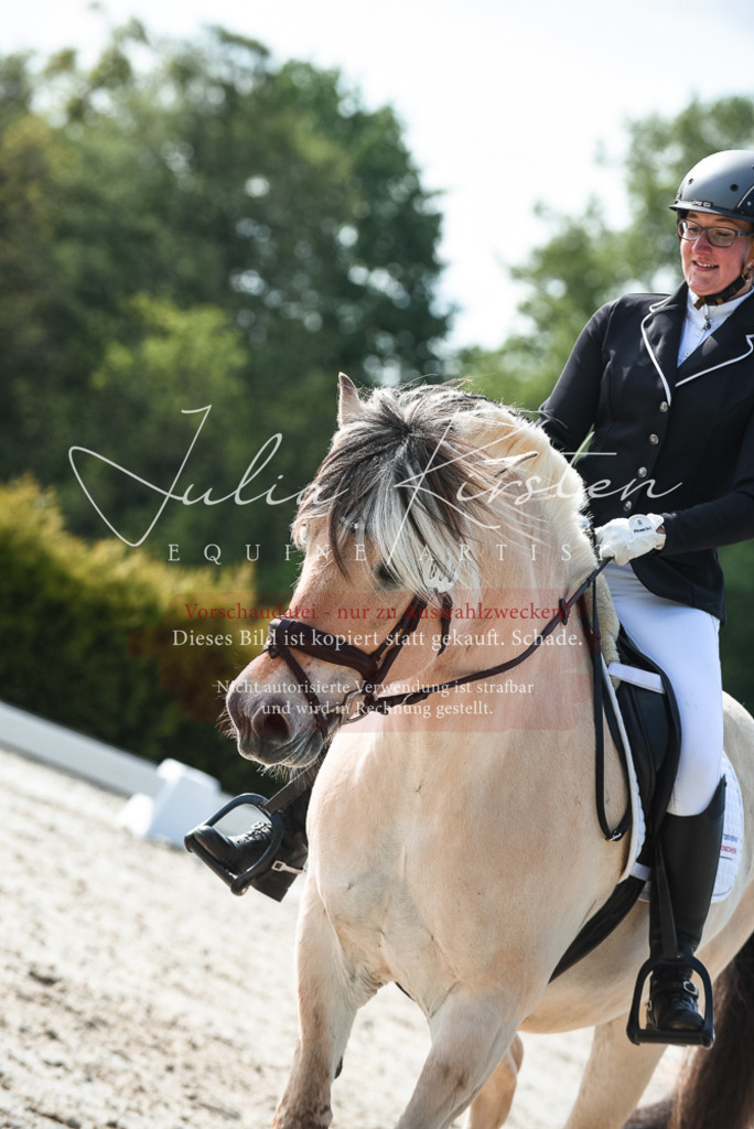 20230518_JK-Röhrsdorf-09-1114 | Pferde- und Turnierfotografie in Westsachsen. Pferdeportraits, Auftragszeichnungen und intuitive Kunst.