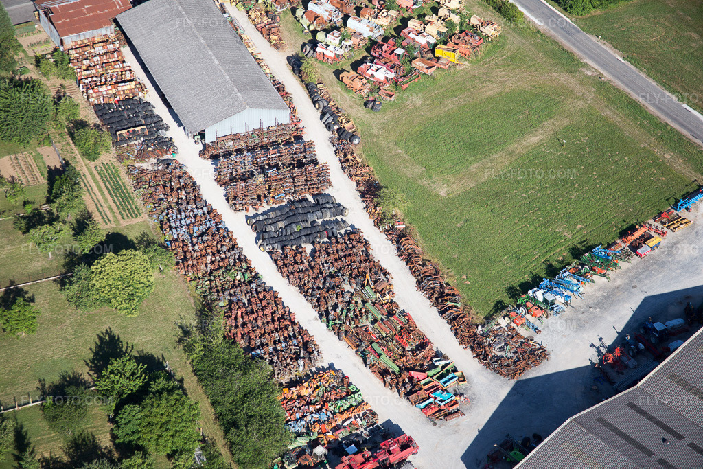 Aerial view: View of the town in Talcy in the state Loir et Cher, France. – Photo: IMG_082211.jpg taken on 06/20/2015 by Werner Riehm/FLY-FOTO.com – Resolution of the original: 5472 x 3648 px