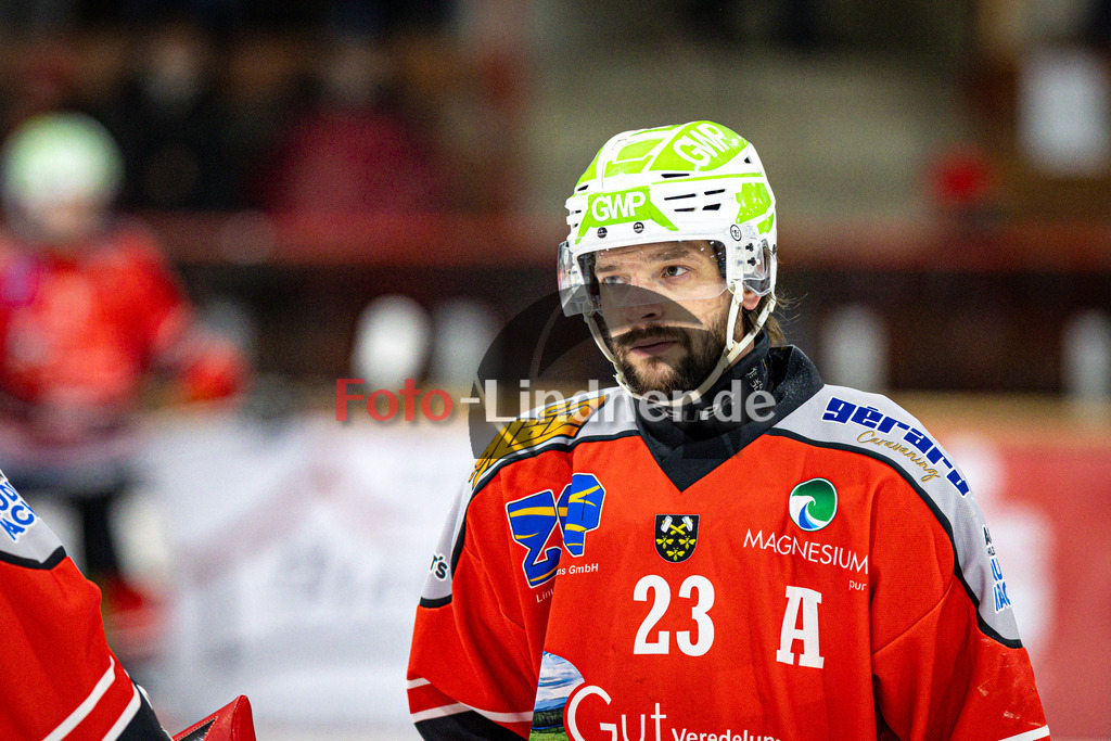 TSV Peißenberg MINERS gegen EHC Königsbrunn PINGUINE | Eishockey Bayernliga Herren Playoffs Viertelfinale 2024/25 - Spiel 4 von 7, TSV Peißenberg MINERS gegen EHC Königsbrunn PINGUINE, 20250216,Dejan VOGL (MINERS 23) beim Aufwäremen, Portrait,2025-02-16 in Peißenberg (Eisstadion Peißenberg)Dejan VOGL (MINERS 23)Copyright: WolfgangxLindner foto-lindner.de