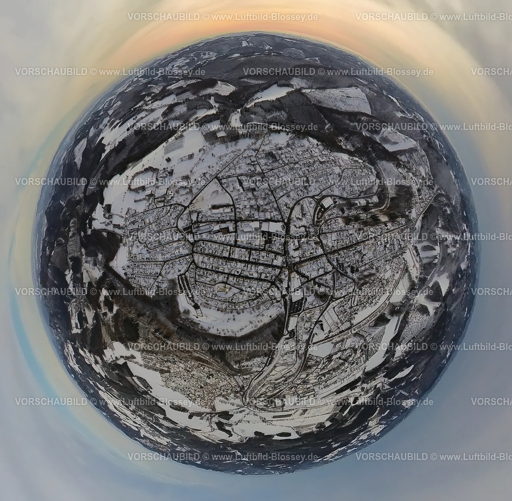 Winterberg221290011Stadtmitte | Luftbild verschneite Innenstadt, Winterberg im Schnee, fisheye, Fisheye Aufnahme, Fischaugen Aufnahme, 360 Grad Aufnahme, Winterlandschaft, Sauerland, Nordrhein-Westfalen, Deutschland