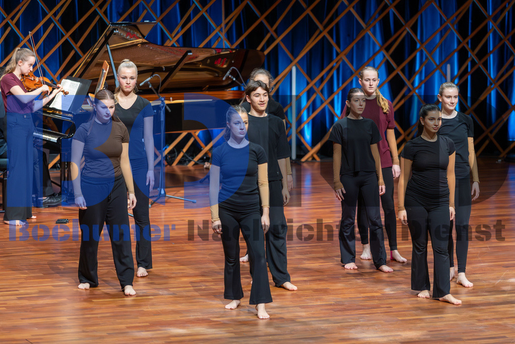 SES_ZWIBOC20250204-12 | bond - Realisiert mit Pictrs.com